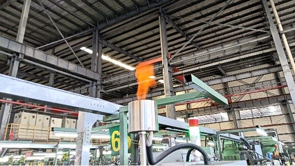 同是不锈钢换热管，为什么有的很亮，有的很暗