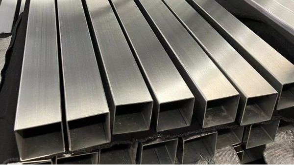 304不锈钢制品管为何变形？